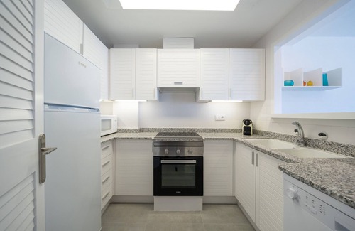 L'Escala Apartment | Apartment in L’Escala near Sandy Beaches