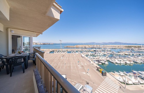 L'Escala Apartment | Apartment in L’Escala near Sandy Beaches