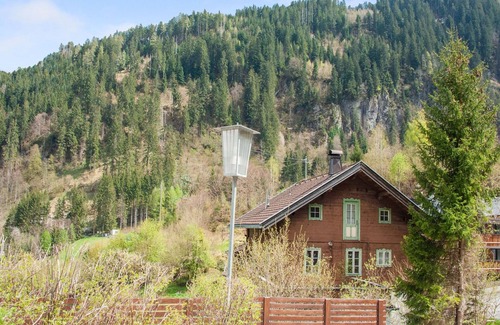 Mayrhofen Apartment | Apartment in Mayrhofen With Balcony