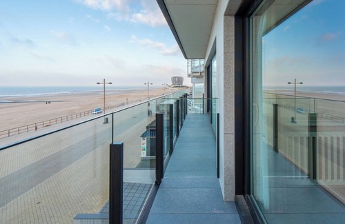 Middelkerke Apartment | Apartment in Middelkerke with Sea View