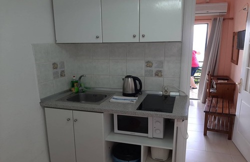 Dafnata Apartment | Apartment in Mpenitses near Beaches & Pool
