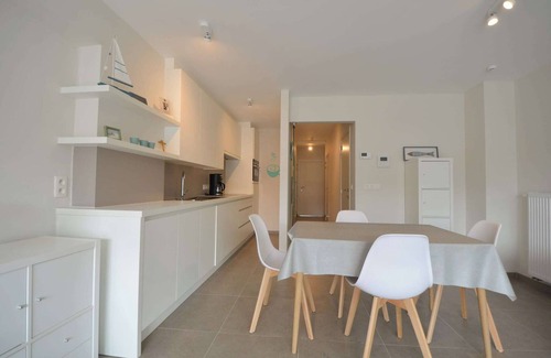 Oostduinkerke-Bad Apartment | Apartment in Oostduinkerke near the Beach