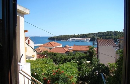 Prvic Luka Apartment | Apartment in Prvić Luka with Seaview, Terrace, Air condition, WIFI (3347-1)