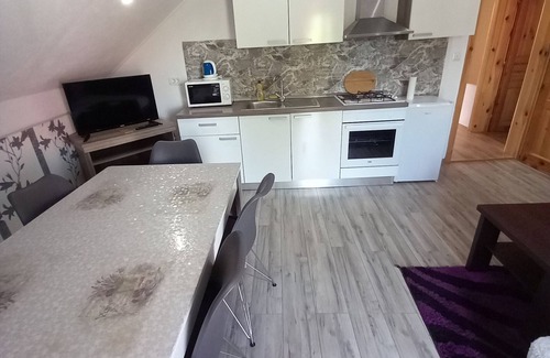Rakovica Apartment | Apartment in Rakovica with Terrace, Air condition, WIFI (601-1)