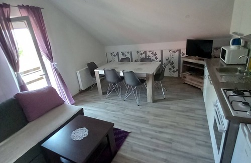 Rakovica Apartment | Apartment in Rakovica with Terrace, Air condition, WIFI (601-1)