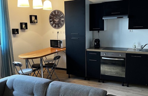 Saint-Quentin Apartment | Apartment in residential area