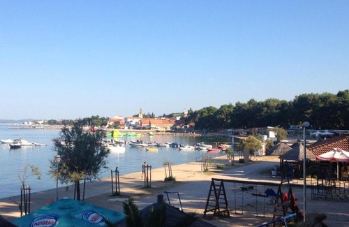 Sveti Filip i Jakov Apartment | Apartment in Sveti Filip i Jakov with sea view, terrace, air conditioning, Wi-Fi (4811-1)