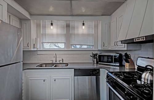 Clinton Apartment | Apartment in the Heart of Historic Clinton