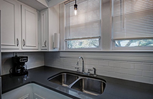 Clinton Apartment | Apartment in the Heart of Historic Clinton