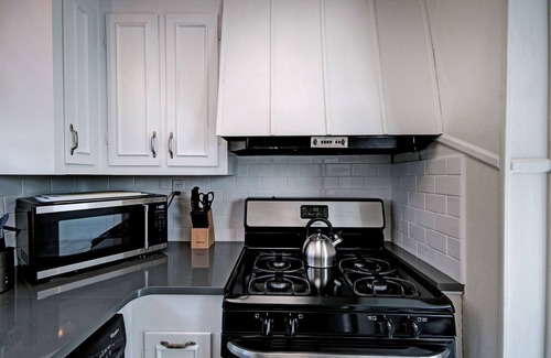 Clinton Apartment | Apartment in the Heart of Historic Clinton