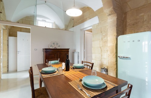 Lecce Historic Center Apartment | Apartment in the historic center of Lecce with vaults and Lecce stone.