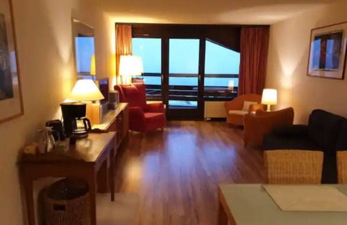 Beatenberg Apartment | Apartment in the hotel with a view of the mountains and lake!