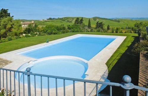 Gambassi Terme House | Apartment in Tuscany with Pool & Golf