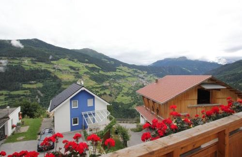 Landeck Apartment | Apartment in Tyrol near Ski Slopes
