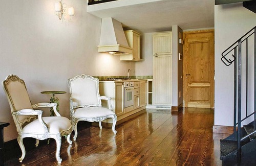 Fucecchio Apartment | Apartment in Vinci with Pool & Wellness