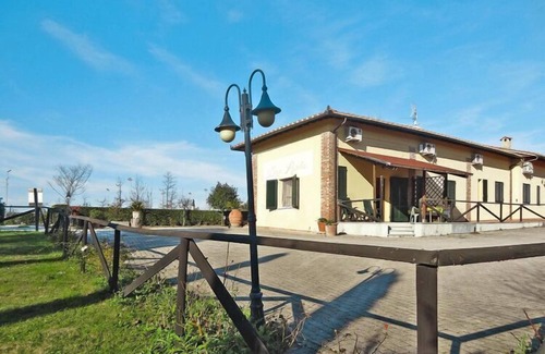 Fucecchio Apartment | Apartment in Vinci with Pool & Wellness