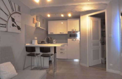 Valbonne Apartment | Apartment in Valbonne village/New Apartment in Valbonne, Cote d'azur