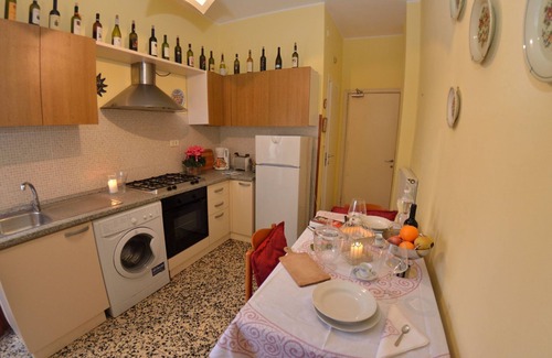 Viareggio Apartment | Apartment in Viareggio with 2 bedrooms sleeps 6