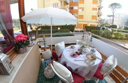 Viareggio Apartment | Apartment in Viareggio with 2 bedrooms sleeps 6