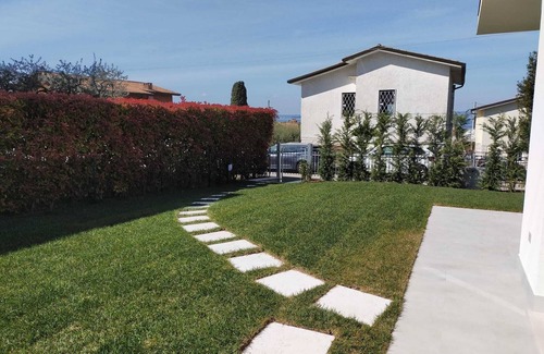 Bardolino Apartment | APARTMENT IN VILLA, LAKE VIEW, 5 MINUTES WALK FROM THE LAKE AND THE VILLAGE
