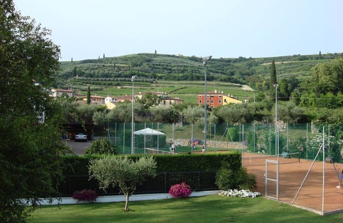 Marcellise Apartment | APARTMENT IN VILLA WITH SWIMMING POOL AND TENNIS COURT SURROUNDED BY GREENERY
