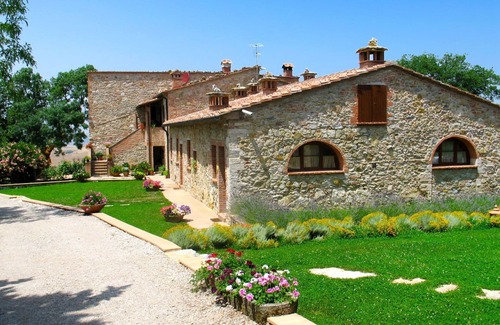 Gambassi Terme Villa | Apartment in villa with A/C, WIFI, pool, TV, terrace, panoramic view, close to San Gimignano