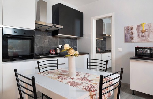Piazza Apartment | Apartment 'Incantevole Loft Red Passion' with Balcony, Wi-Fi and Air Conditioning