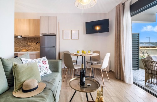 Nikiana Apartment | Apartment 'Ionian Sea View Luxury Apartments' with Wi-Fi and Air Conditioning
