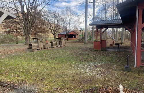 Black Fork Apartment | Apartment is right beside bike trail and The Shavers Fork River and coffee shop!