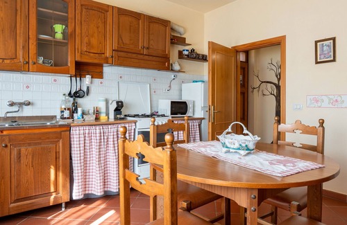 Le Piazze Apartment | Apartment 'Lola' with Mountain View and Wi-Fi