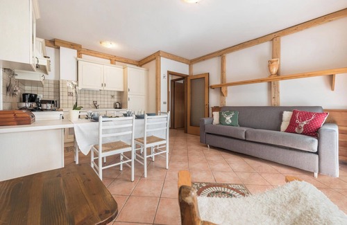 Palu Apartment | Apartment "Casa Ferrazza Natalie" with Mountain View, Wi-Fi & Balcony