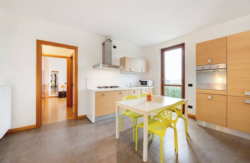 Portese Apartment | Apartment 'Appartamento Lago E Vigne' with Shared Pool, Wi-Fi