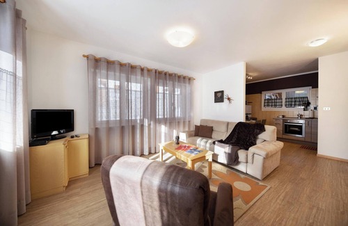 Pera Apartment | Apartment 'Ciasa Piaz de Pavarin' with Mountain View, Shared Garden & Wi-Fi