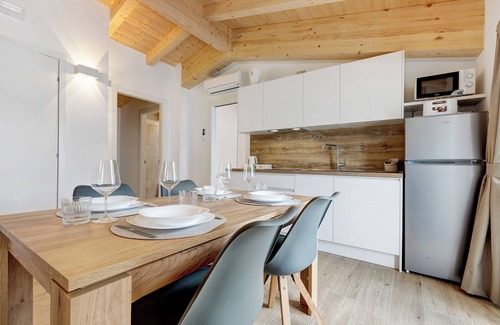 Limone sul Garda Apartment | Apartment 'Jacky's 2' with Lake View, Wi-Fi and Air Conditioning