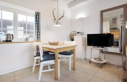 Dalwitz Apartment | Apartment 'Jägerkate' with Private Terrace, Shared Garden and Wi-Fi