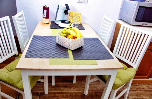 Sababurg Apartment | Apartment 'Jägerstube' with Shared Garden, Balcony and Wi-Fi