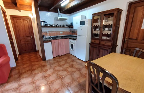 Alles Apartment | Apartment 'Jana' with Mountain View, Private Terrace and Wi-Fi