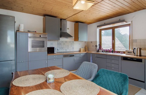 Stockach Apartment | Apartment 'Jogis Paradies In Ruhiger Lage' with Shared Garden, Balcony and Wi-Fi