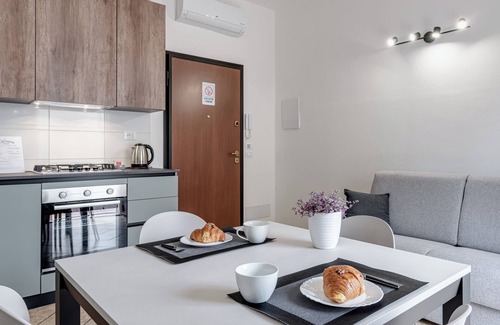 Peretola Apartment | Apartment 'Josephine Florence' with Balcony, Wi-Fi and Air Conditioning