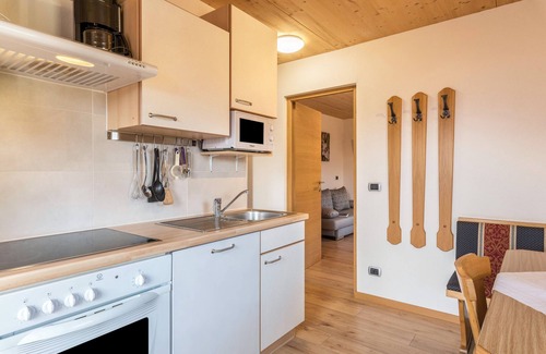 San Lorenzo di Sebato Apartment | Apartment 'Kehrerhof - Alpina' with Mountain View, Balcony & Wi-Fi
