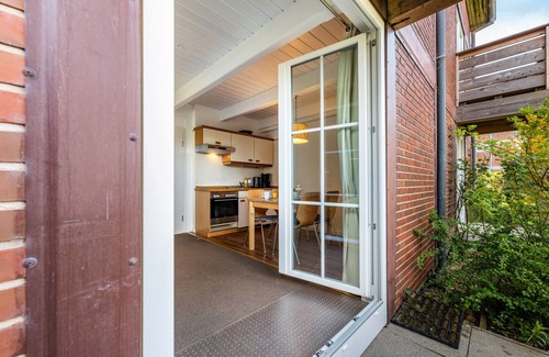 Ostersiel Apartment | Apartment 'Kleine Ella Pellworm' with Private Terrace, Shared Garden and Wi-Fi