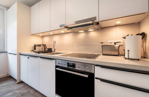 Delmenhorst Apartment | Apartment 'Kleines Glück' with Balcony and Wi-Fi