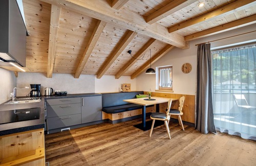 Villa Apartment | Apartment 'Krämerhof Apt Aferer Geisler' with Mountain View, Shared Garden and Wi-Fi