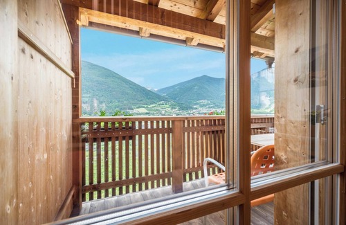Bressanone Apartment | Apartment "Kreuzhof rechts" with Mountain View, Wi-Fi, Balcony & Garden