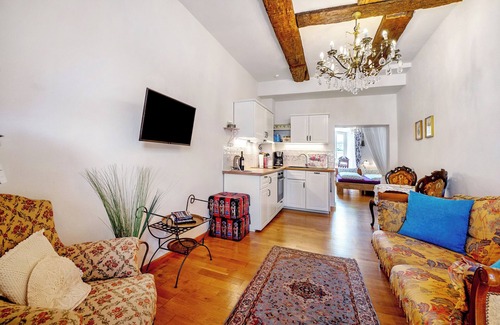 Maring-Noviand Apartment | Apartment 'Kristallzimmer - Studio' with Private Terrace, Shared Garden and Wi-Fi
