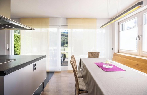 Perca Apartment | Apartment “Kronsun - Ruhe” with Mountain View, Balcony & Garden