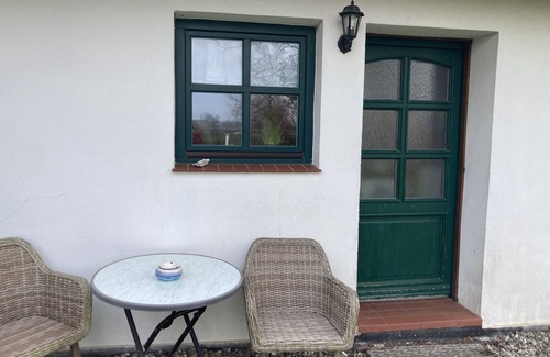 Kroepelin Apartment | Apartment 'Krueselwind' with Private Terrace, Shared Garden and Wi-Fi
