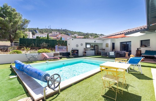 Treilles Apartment | Apartment 'L'occitane' with Shared Terrace, Shared Garden and Wi-Fi