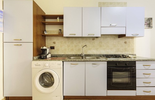 La Caletta Apartment | Apartment 'La Caletta A Due Passi Dal Mare ' with Mountain View, Balcony and Air Conditioning