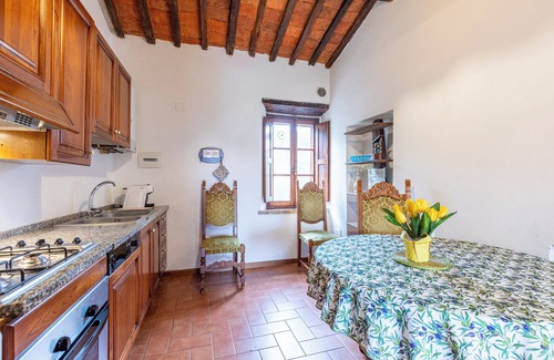 Santarello Apartment | Apartment 'La Capacciola - Ulivo' with Shared Pool, Private Terrace and Wi-Fi